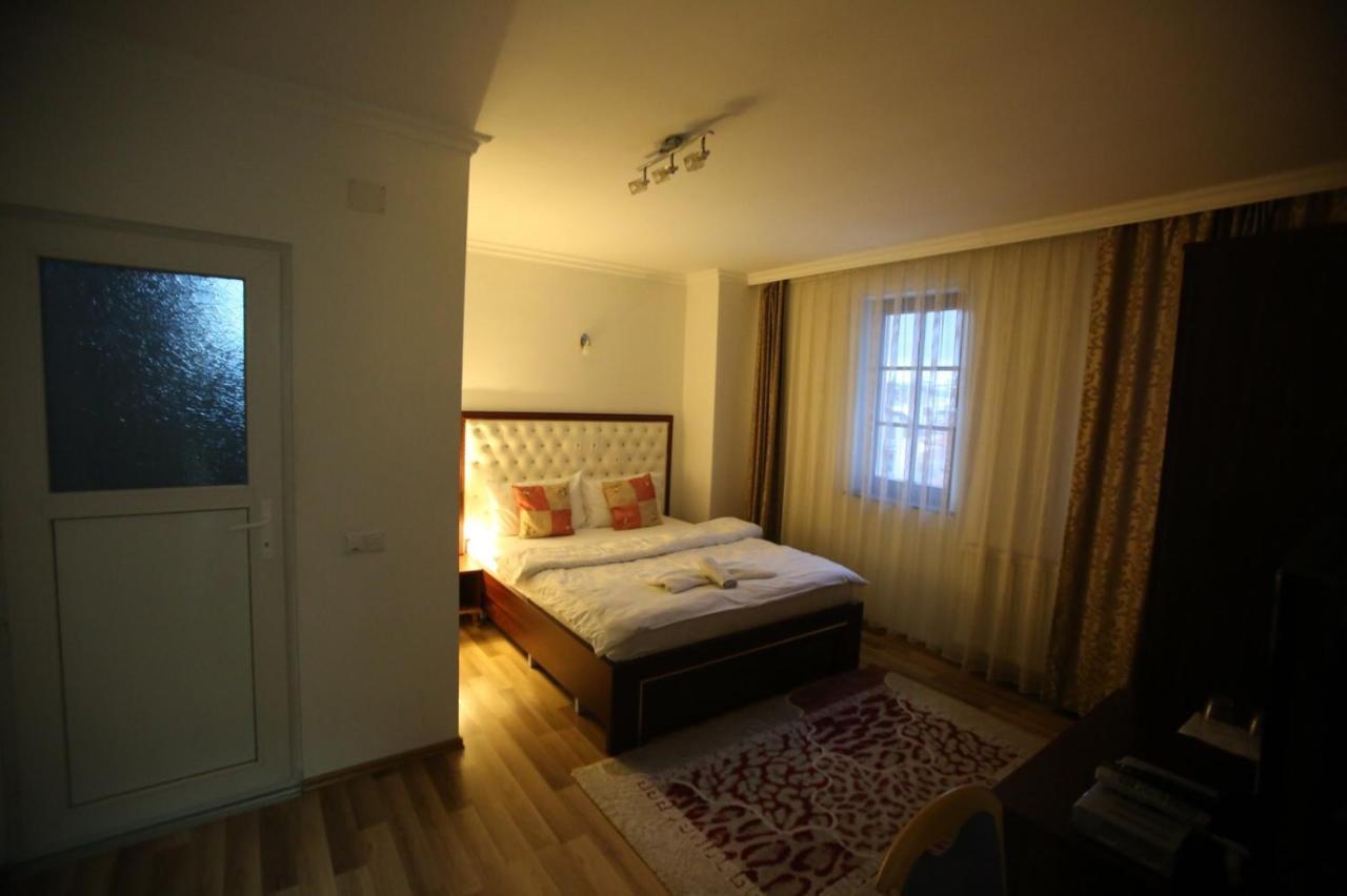 Hotel Venisi Prizren Esterno foto